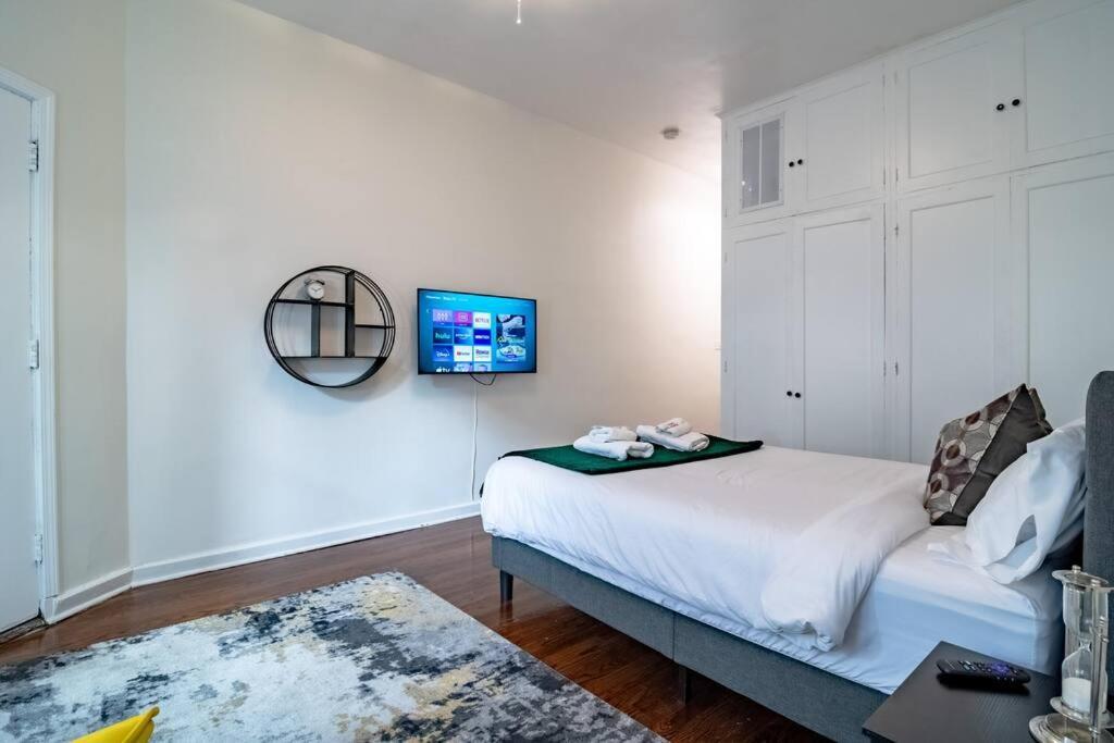 Beautiful Magnificent Mile/rush Street For Up To 8 Guests With Optional Valet Parking *
