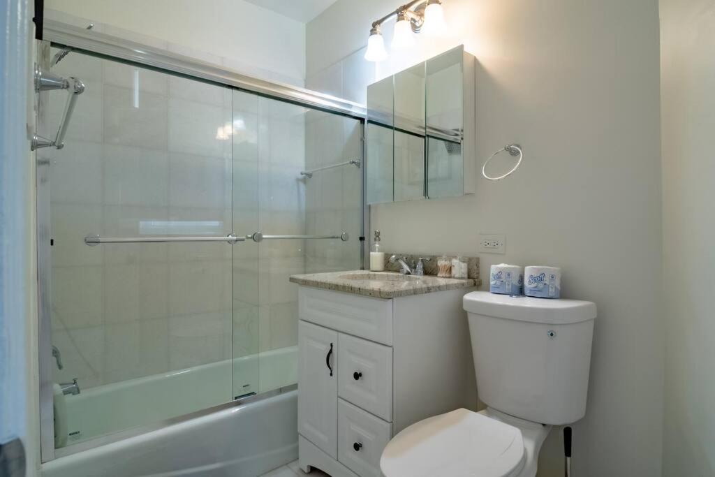 Apartment Beautiful Magnificent Mile/rush Street For Up To 8 Guests With Optional Valet Parking Chicago