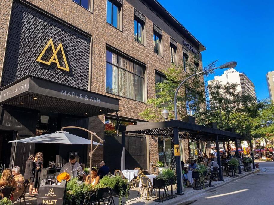 Apartment Beautiful Magnificent Mile/rush Street For Up To 8 Guests With Optional Valet Parking