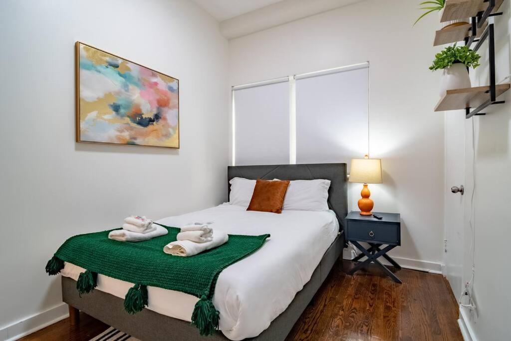 Beautiful Magnificent Mile/rush Street For Up To 8 Guests With Optional Valet Parking Chicago