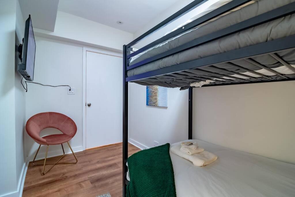 Beautiful Magnificent Mile/rush Street For Up To 8 Guests With Optional Valet Parking Chicago