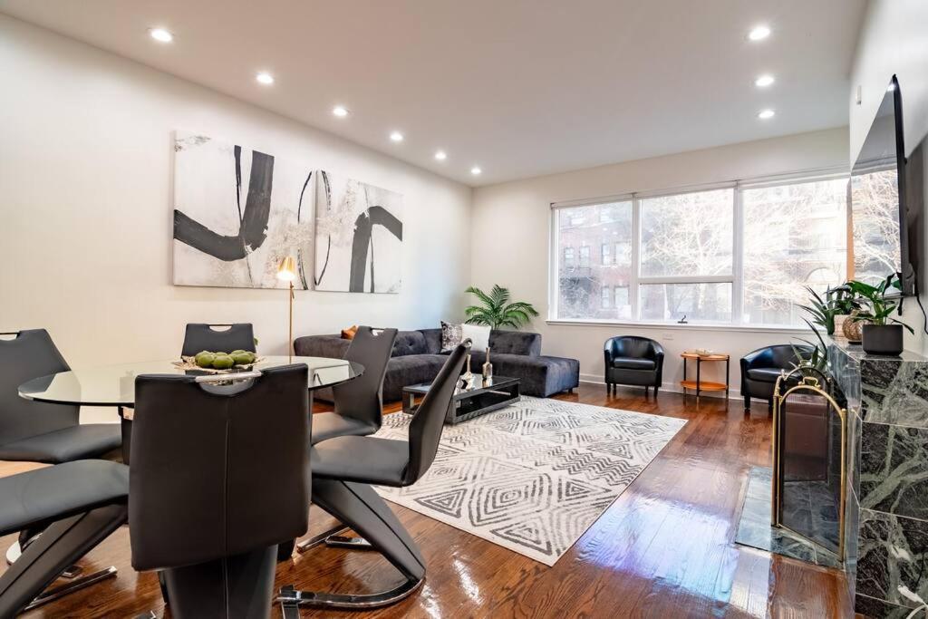 Beautiful Magnificent Mile/rush Street For Up To 8 Guests With Optional Valet Parking Apartment *