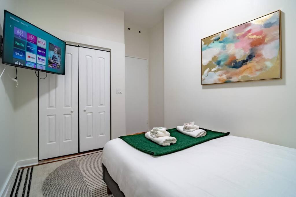 Beautiful Magnificent Mile/rush Street For Up To 8 Guests With Optional Valet Parking Apartment
