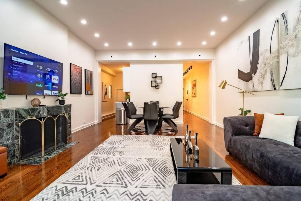 Apartment Beautiful Magnificent Mile/rush Street For Up To 8 Guests With Optional Valet Parking Chicago