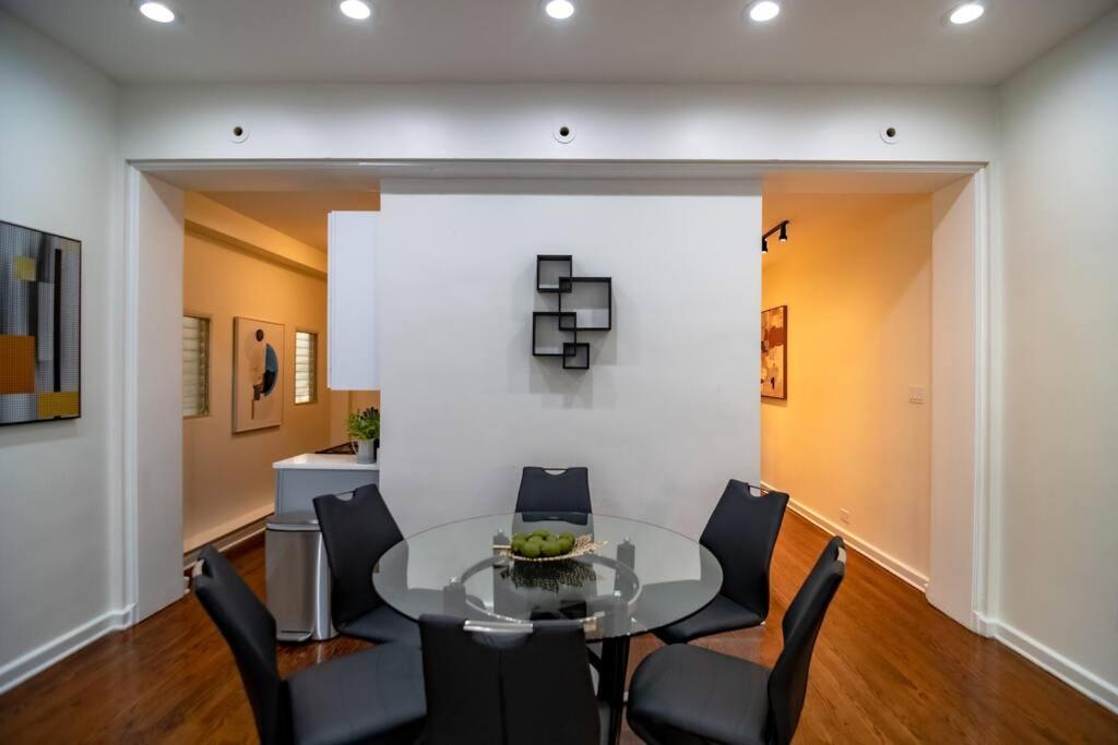 Apartment Beautiful Magnificent Mile/rush Street For Up To 8 Guests With Optional Valet Parking *