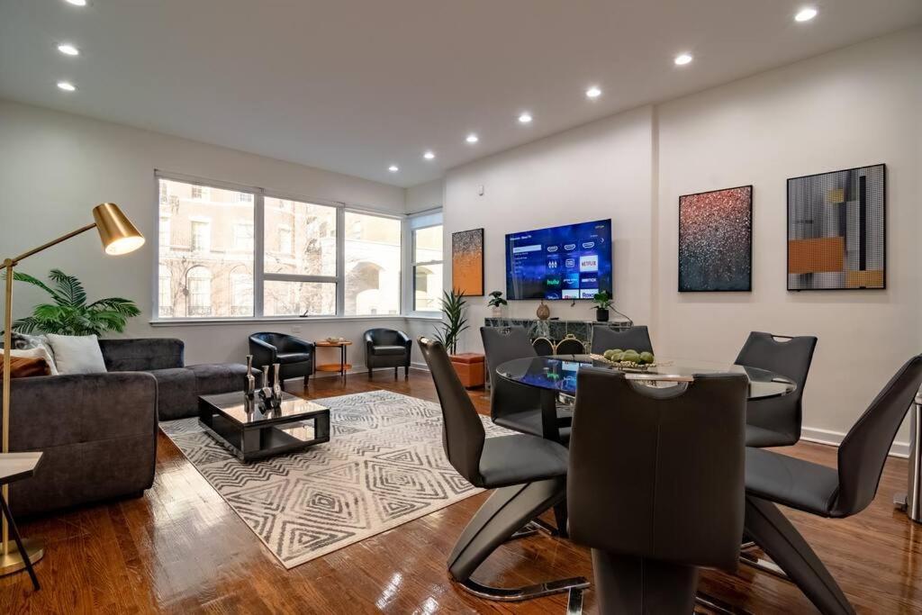 Beautiful Magnificent Mile/rush Street For Up To 8 Guests With Optional Valet Parking *