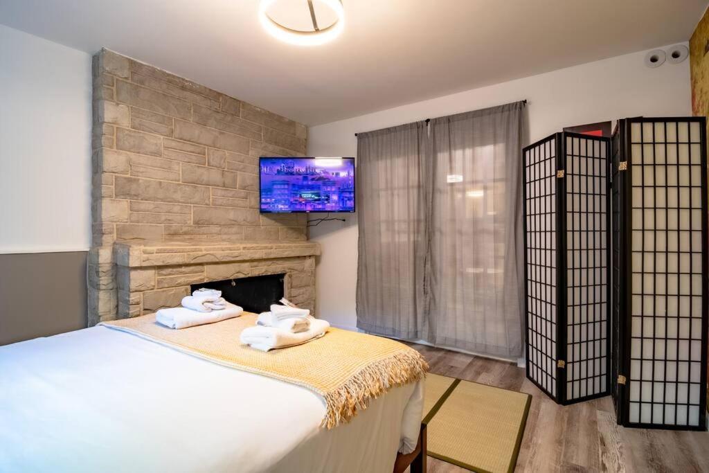 Apartment Japanese Themed 2bedroom In Gold Coast For Up To 4 Guests With Optional Valet Parking