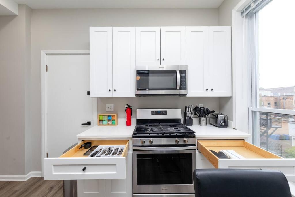The Secret West Loop Oasis For Up To 4 Guests With 4k Smart Hdtv Apartment