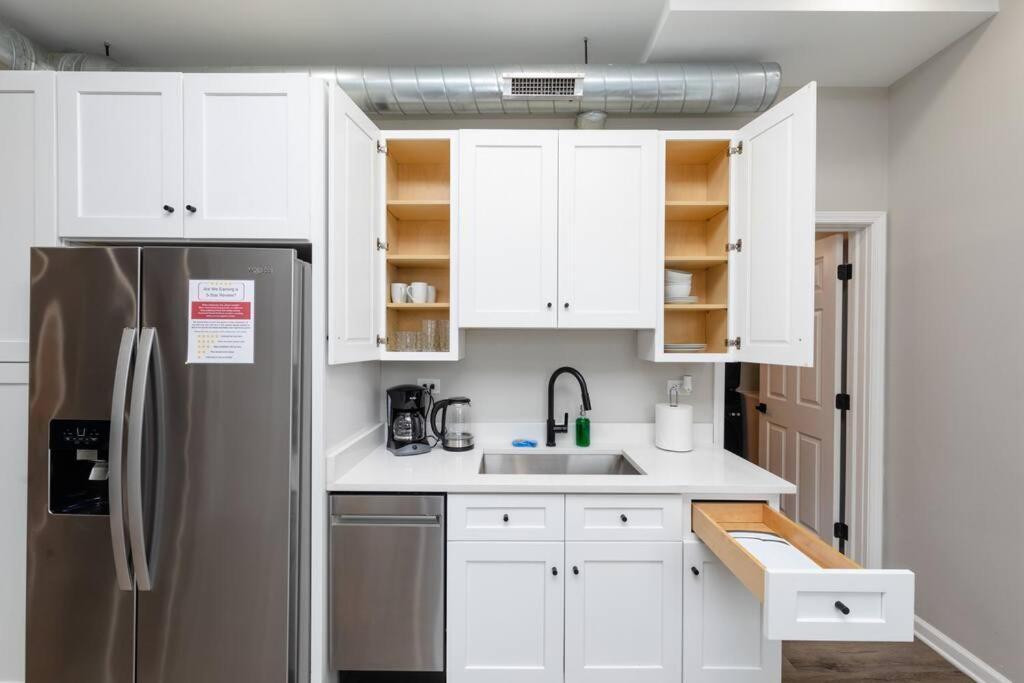 The Secret West Loop Oasis For Up To 4 Guests With 4k Smart Hdtv Apartment *