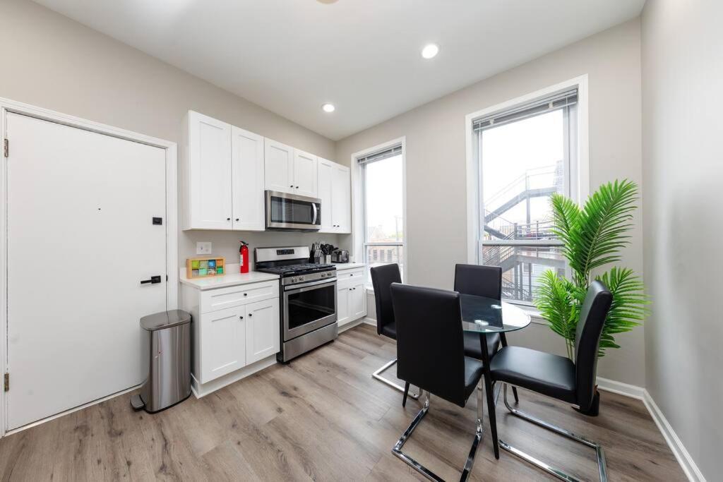 Apartment The Secret West Loop Oasis For Up To 4 Guests With 4k Smart Hdtv *