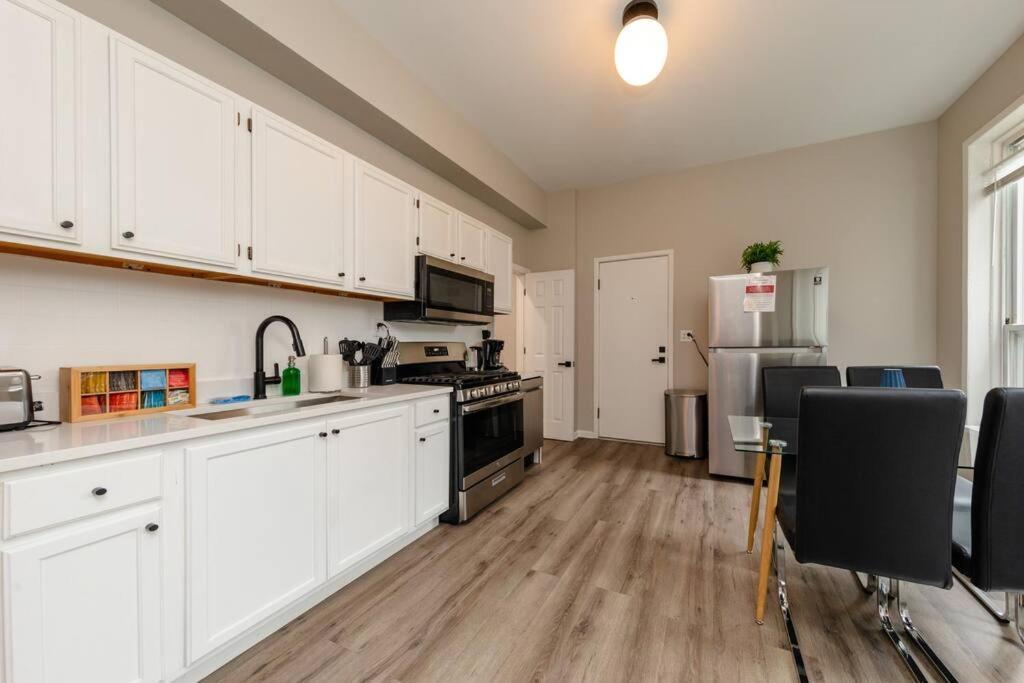 The Secret West Loop Oasis For Up To 4 Guests - 5 Minutes To United Center!