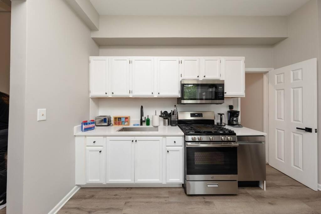 The Secret West Loop Oasis For Up To 4 Guests - 5 Minutes To United Center! Apartment Chicago