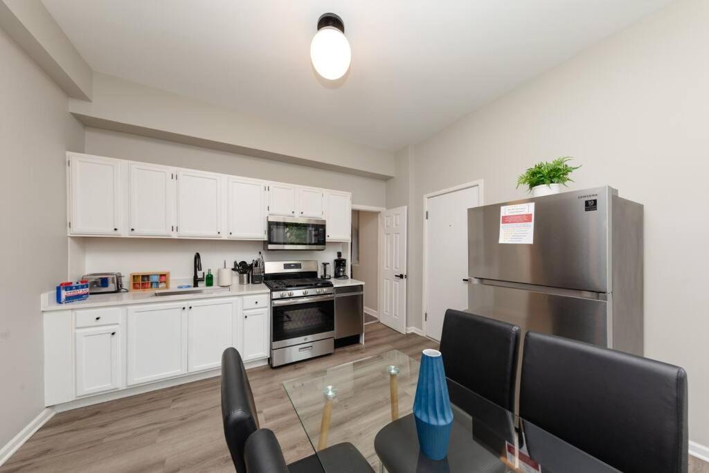 The Secret West Loop Oasis For Up To 4 Guests - 5 Minutes To United Center! *
