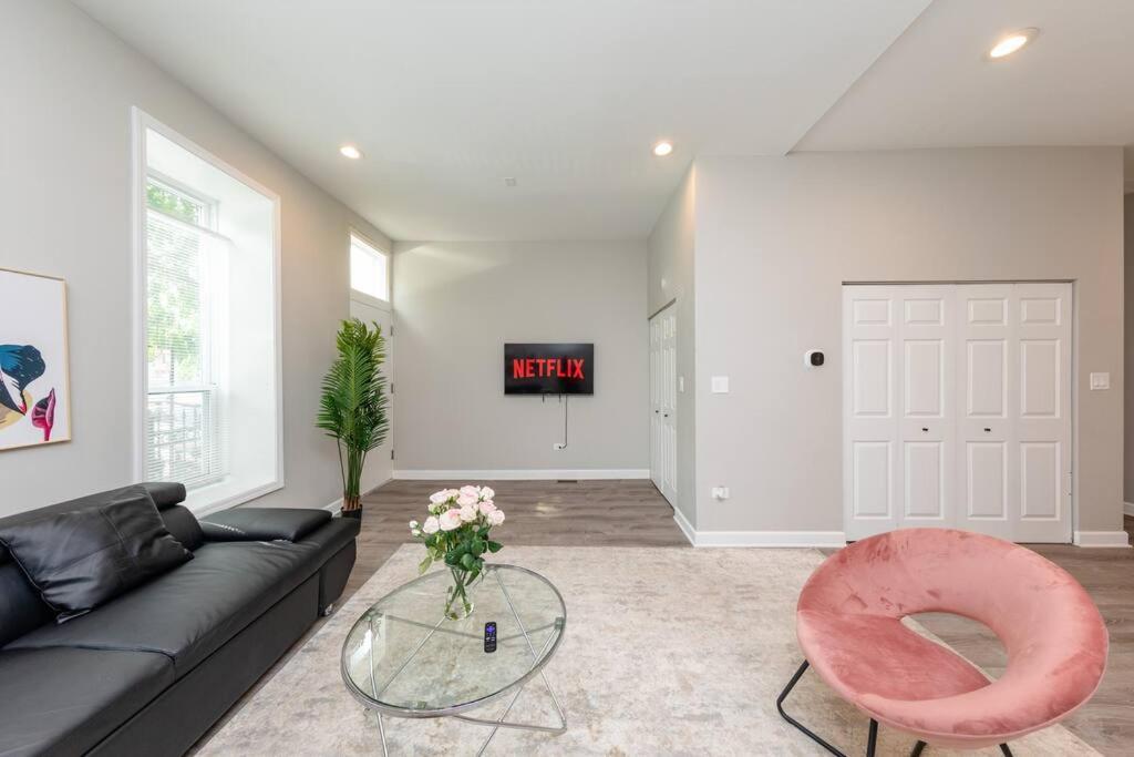 Apartment The Secret West Loop Oasis For Up To 4 Guests With In-unit Washer And Dryer *