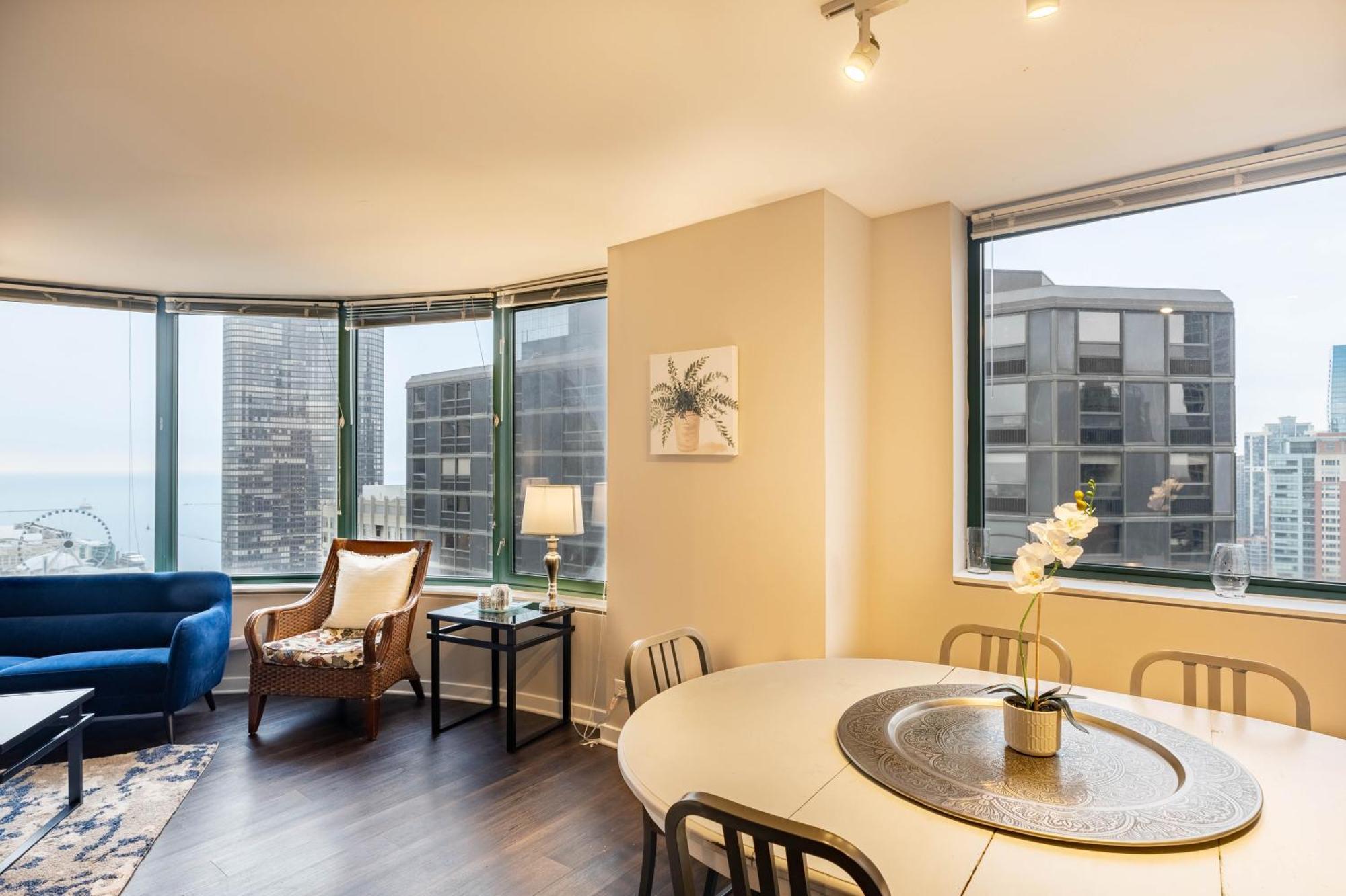 Captivating With Pier Views, Pool And Gym Apartamento Chicago