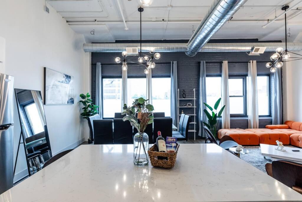 Luxury 6Br Loft Suite Perfect For 12 Guests With Skyline Views, Optional Parking And Gym Access Near Mccormick Place And Soldier Field * Chicago
