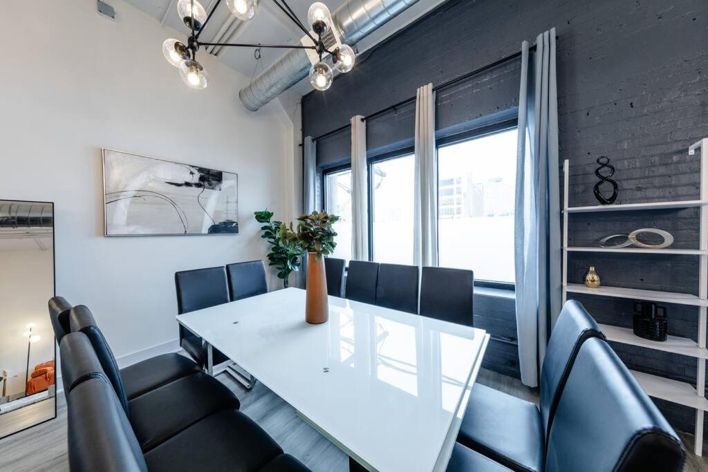 Luxury 6Br Loft Suite Perfect For 12 Guests With Skyline Views, Optional Parking And Gym Access Near Mccormick Place And Soldier Field