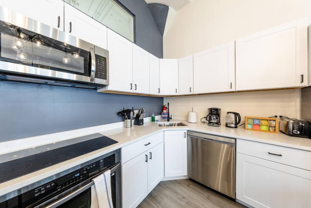 Luxury 6Br Loft Suite Perfect For 12 Guests With Skyline Views, Optional Parking And Gym Access Near Mccormick Place And Soldier Field Apartment
