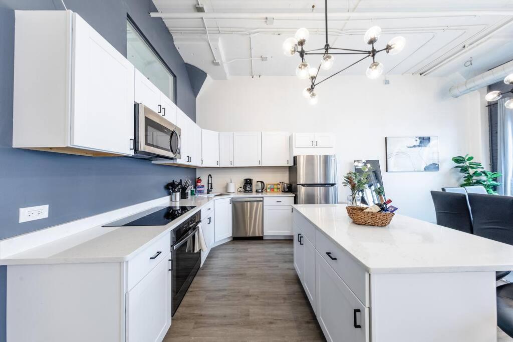 Luxury 6Br Loft Suite Perfect For 12 Guests With Skyline Views, Optional Parking And Gym Access Near Mccormick Place And Soldier Field Apartment