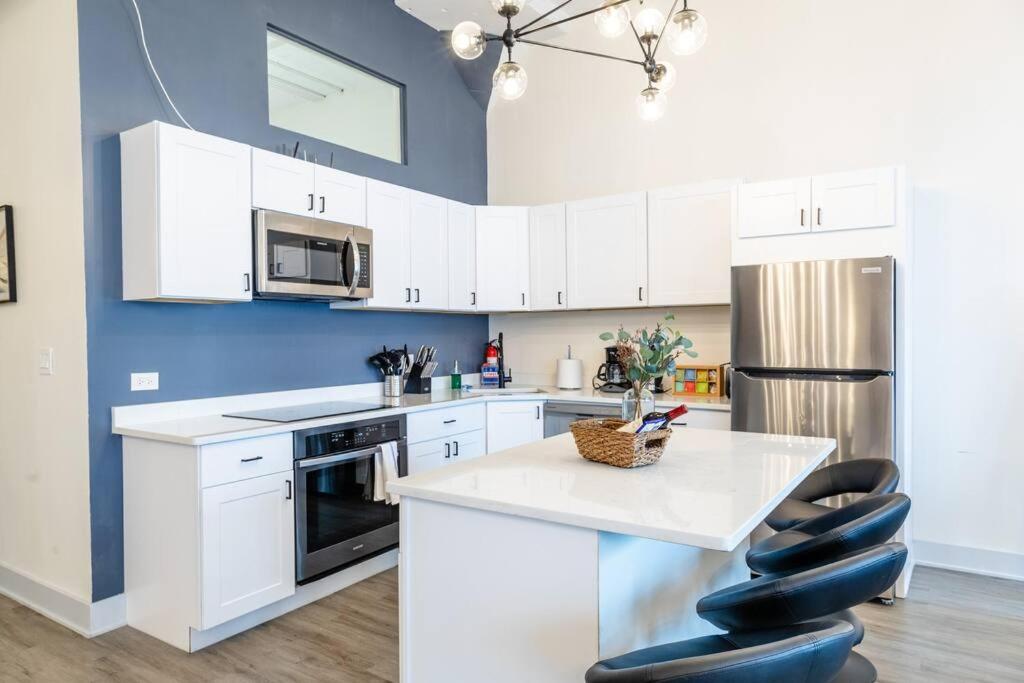 Apartment Luxury 6Br Loft Suite Perfect For 12 Guests With Skyline Views, Optional Parking And Gym Access Near Mccormick Place And Soldier Field *