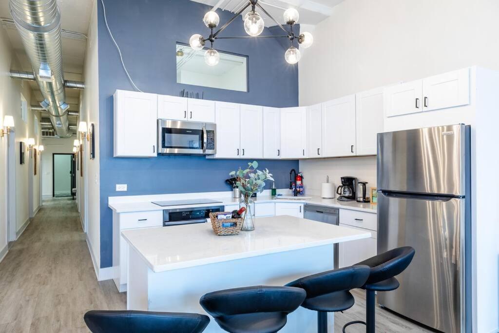 Apartment Luxury 6Br Loft Suite Perfect For 12 Guests With Skyline Views, Optional Parking And Gym Access Near Mccormick Place And Soldier Field
