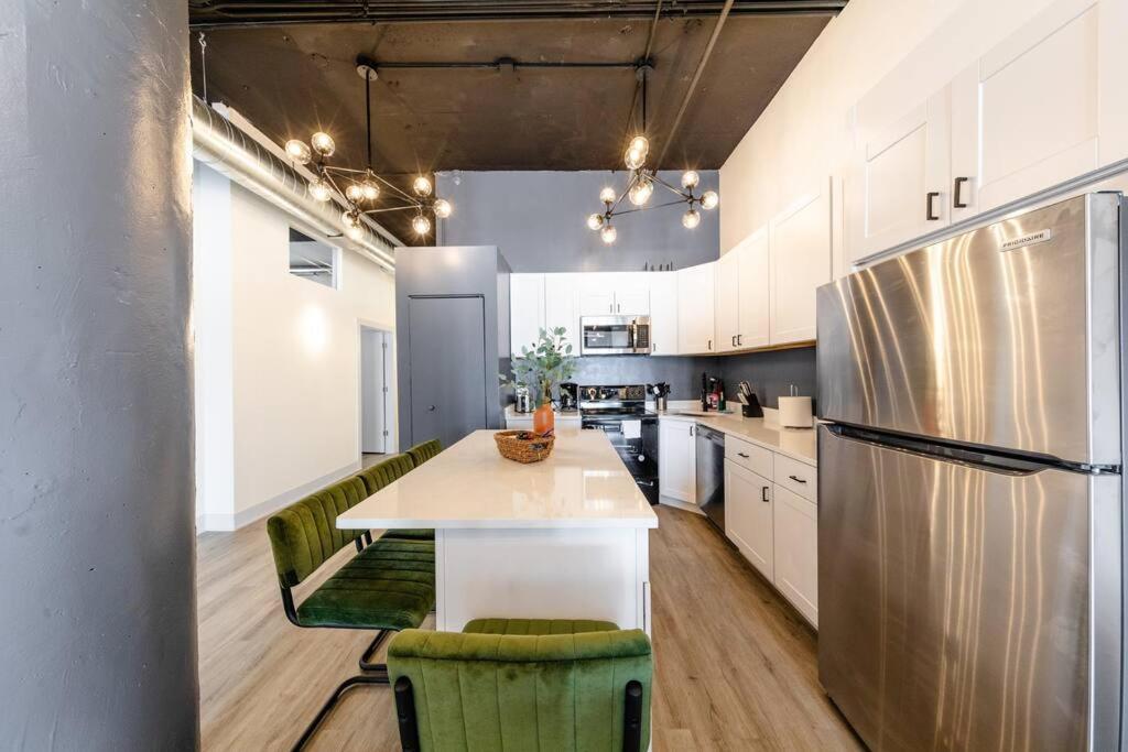 Spacious 5Br Luxury Suite Perfect For Group Sleeps 12 Near Mccormick Place, Grant Park And Soldier Field *
