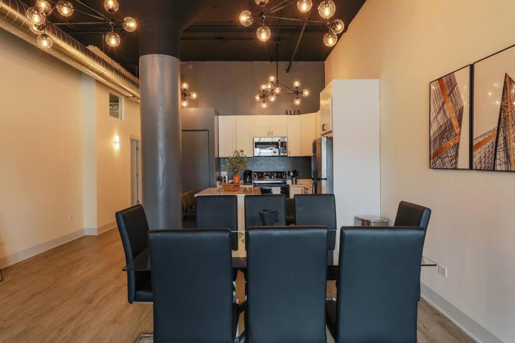 Apartment Spacious 5Br Luxury Suite Perfect For Group Sleeps 12 Near Mccormick Place, Grant Park And Soldier Field