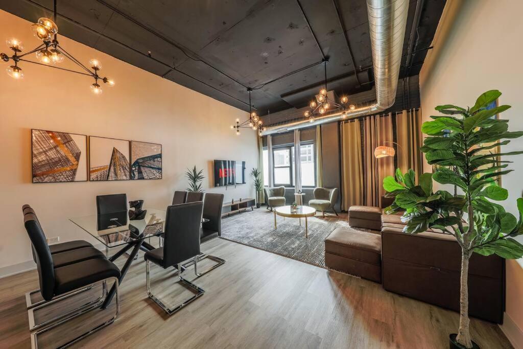 Spacious 5Br Luxury Suite Perfect For Group Sleeps 12 Near Mccormick Place, Grant Park And Soldier Field Apartment *