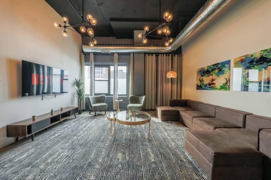 Spacious 5Br Luxury Suite Perfect For Group Sleeps 12 Near Mccormick Place, Grant Park And Soldier Field Apartment
