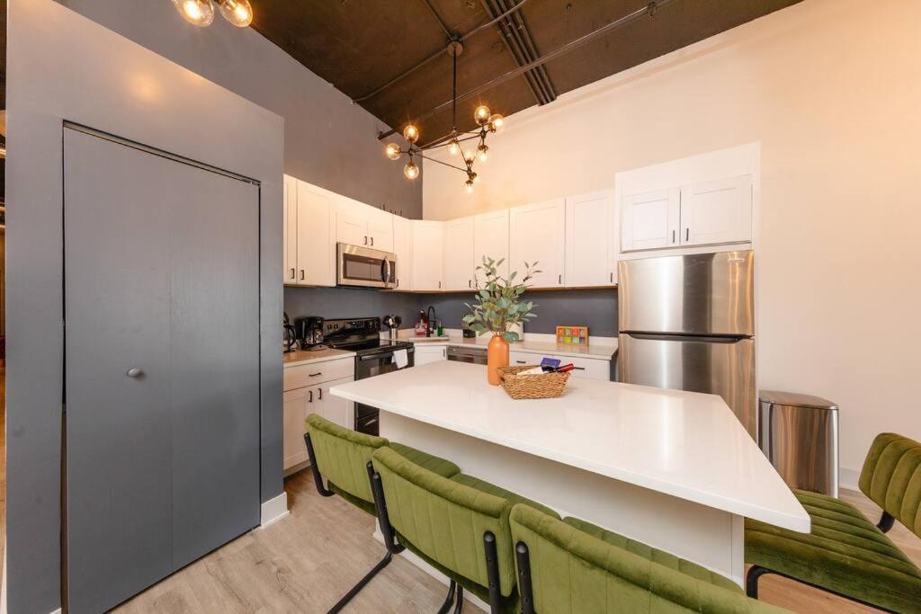 Spacious 5Br Luxury Suite Perfect For Group Sleeps 12 Near Mccormick Place, Grant Park And Soldier Field Chicago