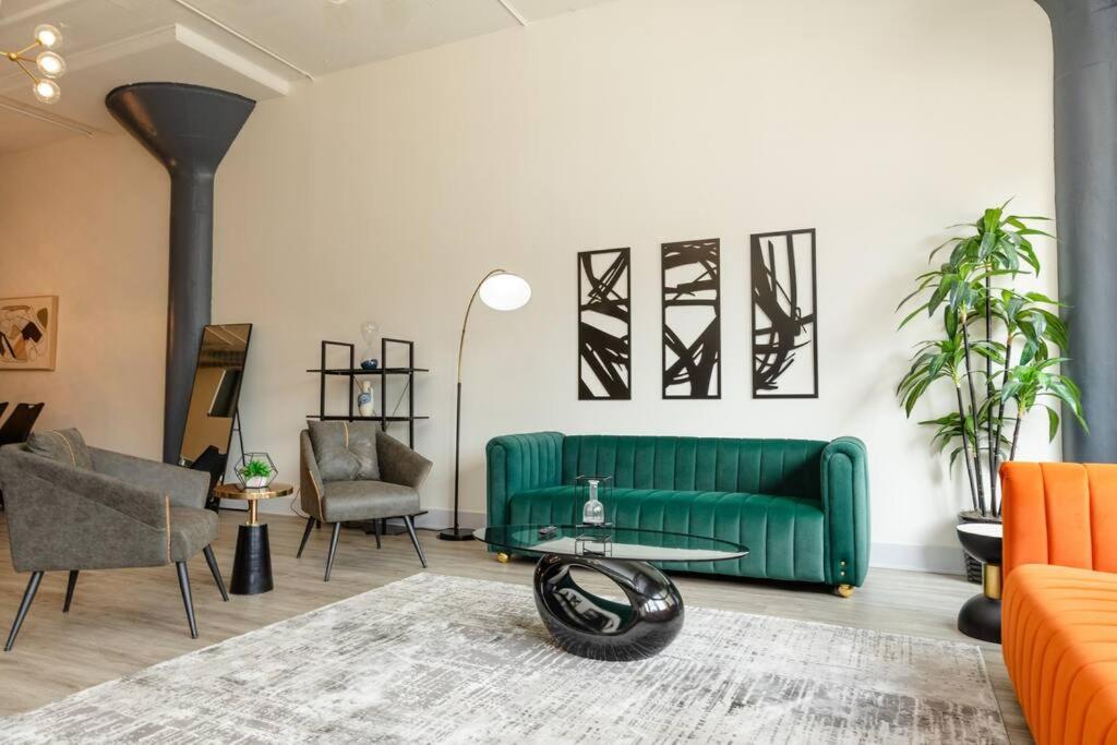 Massive Luxury 5br Loft For Groups Up To 12 Guests With Optional Parking And Gym Access Near Mccormick Place And Soldier Field Apartment