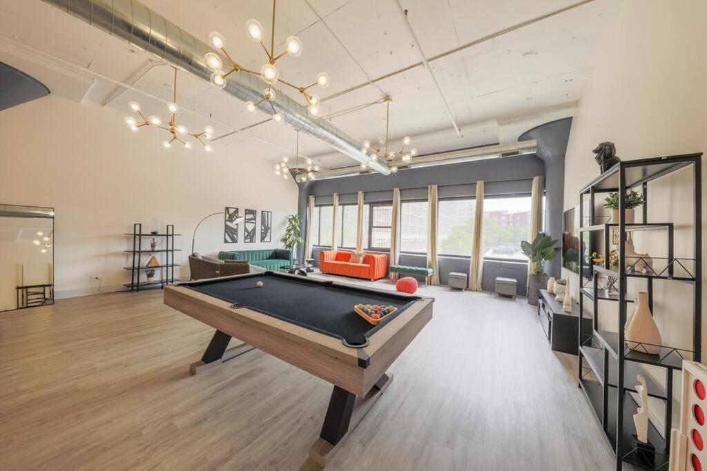 Massive Luxury 5br Loft For Groups Up To 12 Guests With Optional Parking And Gym Access Near Mccormick Place And Soldier Field Apartment *