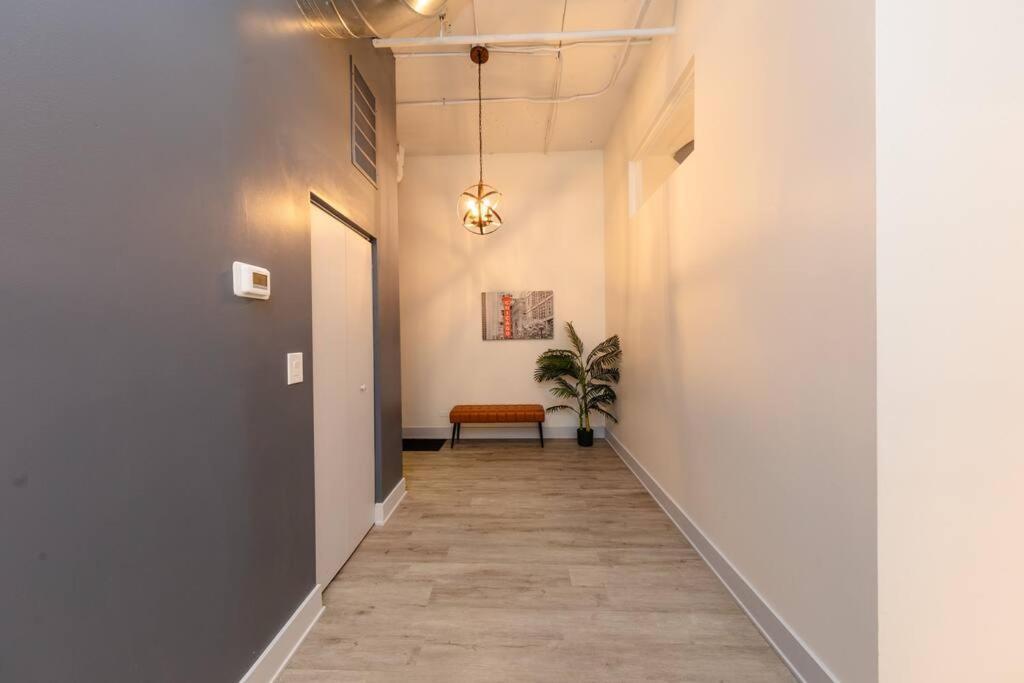 Massive Luxury 5br Loft For Groups Up To 12 Guests With Optional Parking And Gym Access Near Mccormick Place And Soldier Field Apartment *