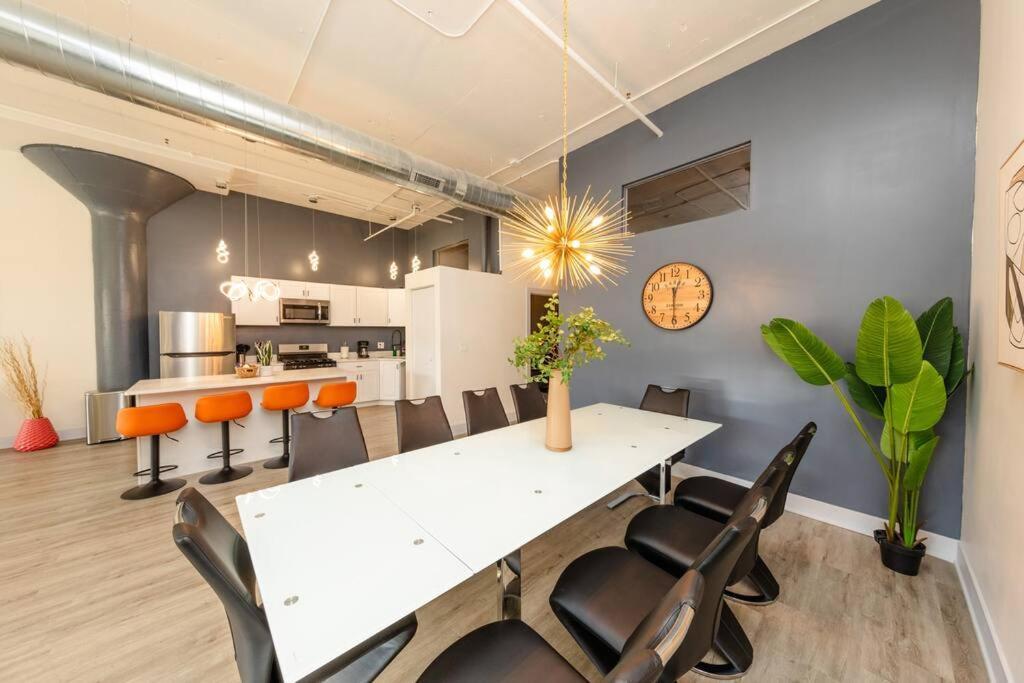 Apartment Massive Luxury 5br Loft For Groups Up To 12 Guests With Optional Parking And Gym Access Near Mccormick Place And Soldier Field
