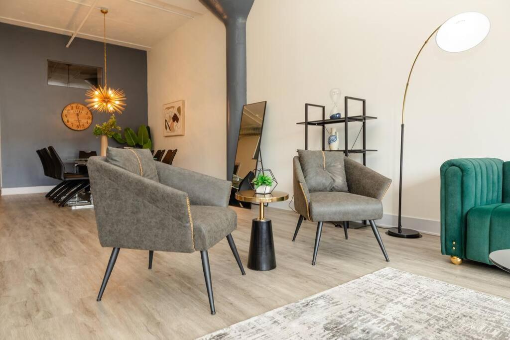Apartment Massive Luxury 5br Loft For Groups Up To 12 Guests With Optional Parking And Gym Access Near Mccormick Place And Soldier Field *