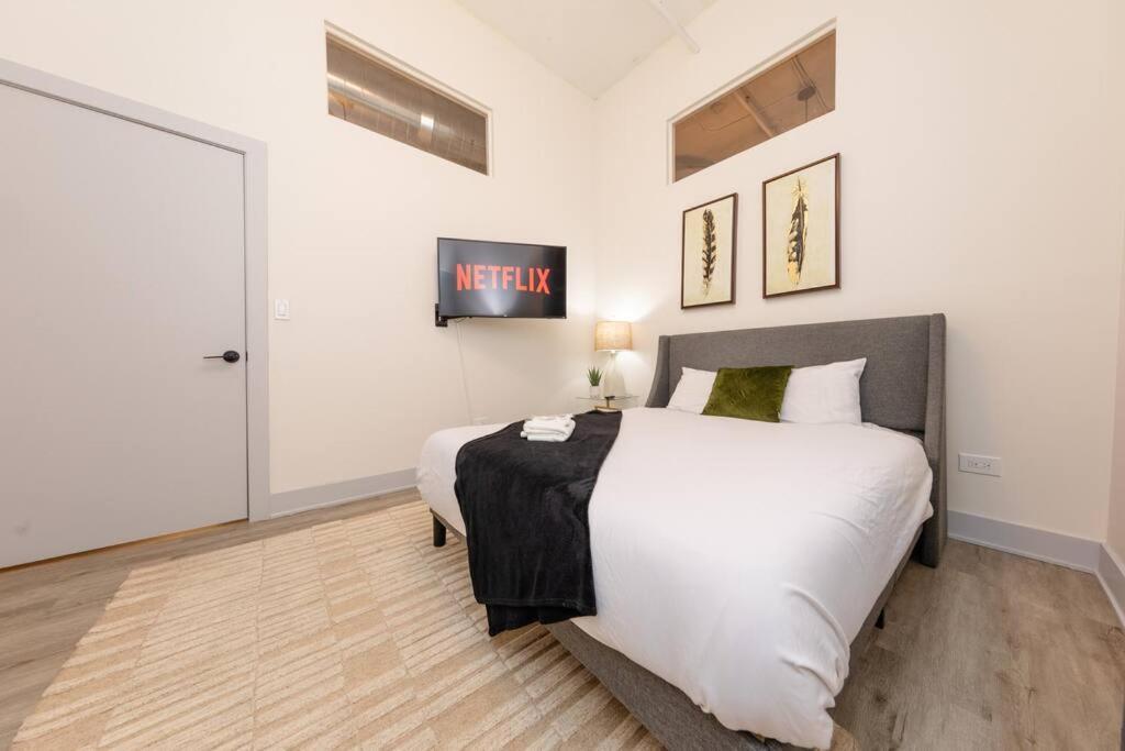 Massive Luxury 5br Loft For Groups Up To 12 Guests With Optional Parking And Gym Access Near Mccormick Place And Soldier Field Apartment *