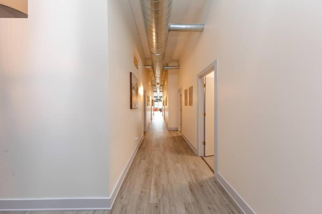 Apartment Massive Luxury 5br Loft For Groups Up To 12 Guests With Optional Parking And Gym Access Near Mccormick Place And Soldier Field *