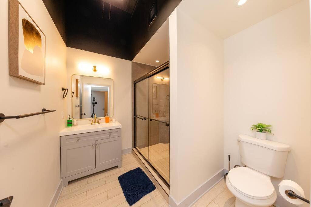 Massive Luxury 5br Loft For Groups Up To 12 Guests With Optional Parking And Gym Access Near Mccormick Place And Soldier Field Apartment