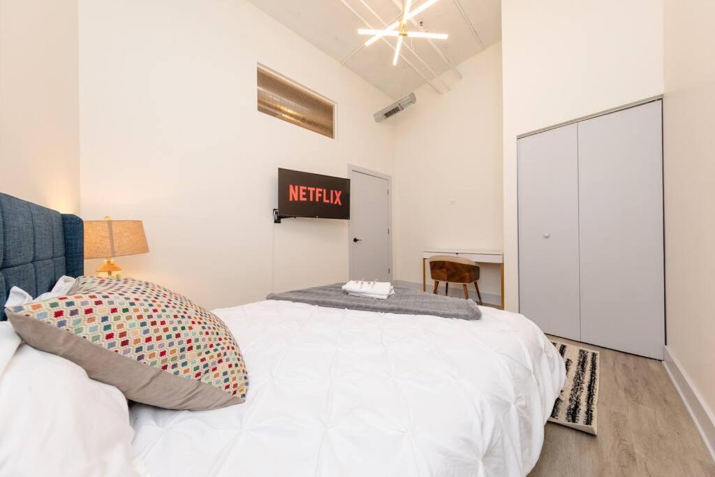 Apartment Massive Luxury 5br Loft For Groups Up To 12 Guests With Optional Parking And Gym Access Near Mccormick Place And Soldier Field *