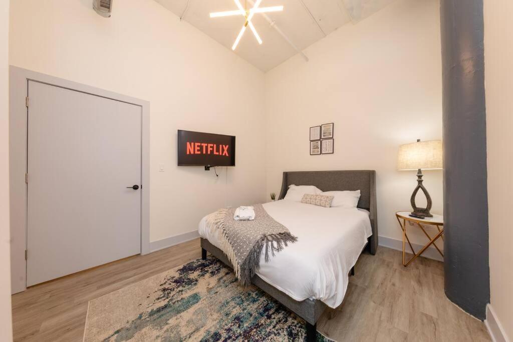Massive Luxury 5br Loft For Groups Up To 12 Guests With Optional Parking And Gym Access Near Mccormick Place And Soldier Field Apartment Chicago