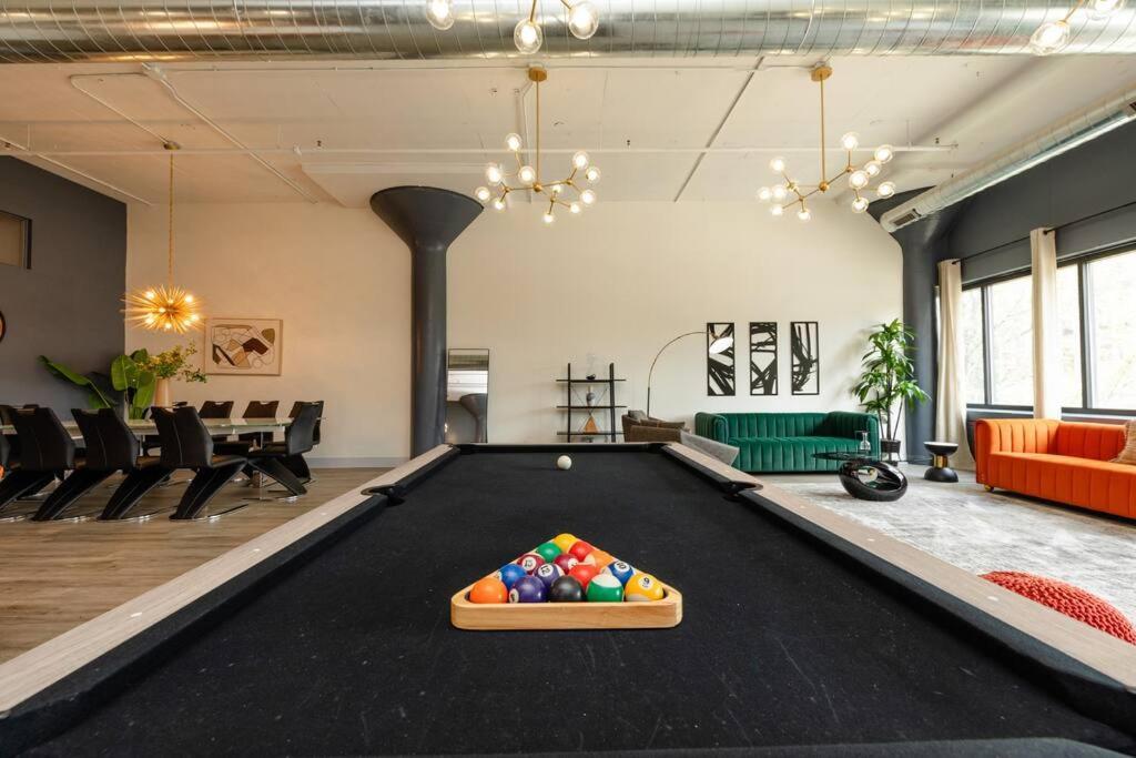 Massive Luxury 5br Loft For Groups Up To 12 Guests With Optional Parking And Gym Access Near Mccormick Place And Soldier Field Apartment
