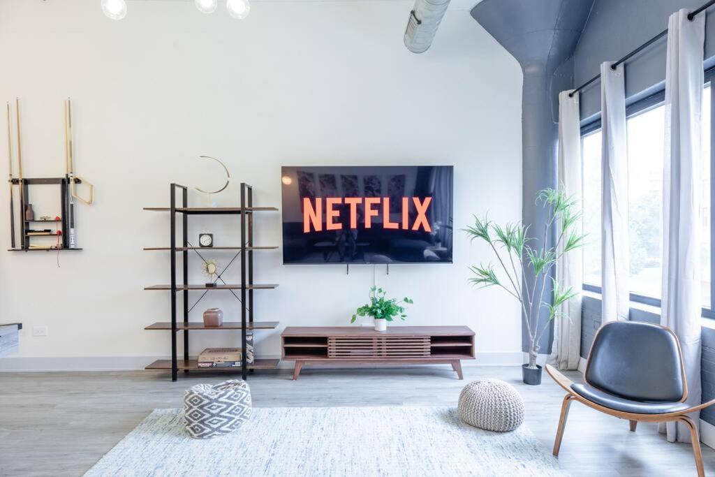 Luxurious 5Br Suite Perfect For Group Of 12 Guests With Pool Table, Optional Parking And Gym Access Near Mccormick Place And Soldier Field Chicago