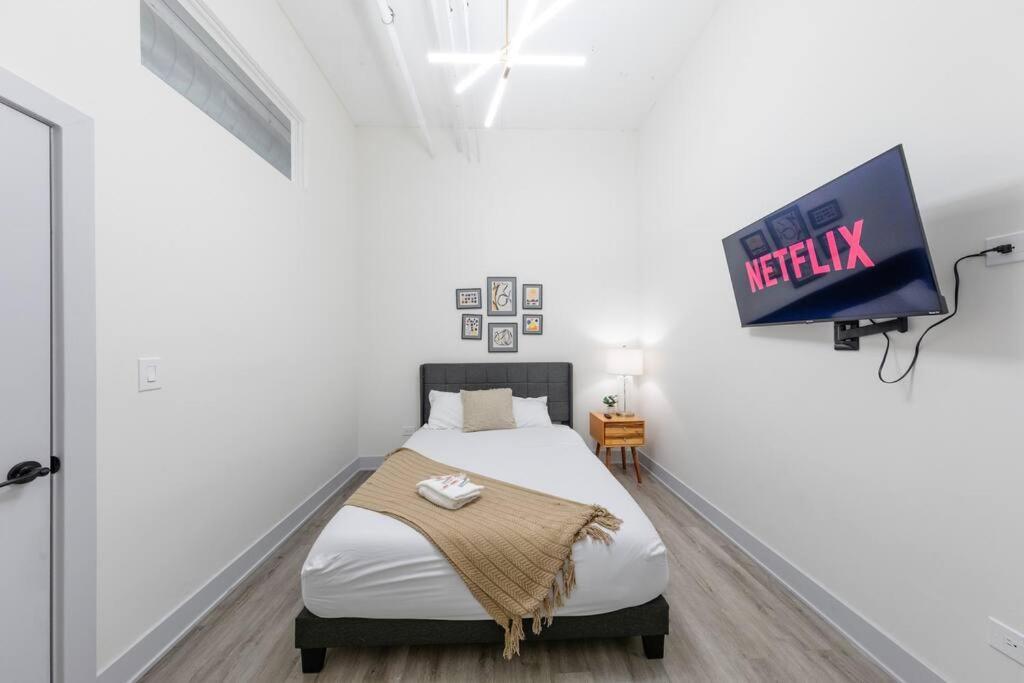 Luxurious 5Br Suite Perfect For Group Of 12 Guests With Pool Table, Optional Parking And Gym Access Near Mccormick Place And Soldier Field