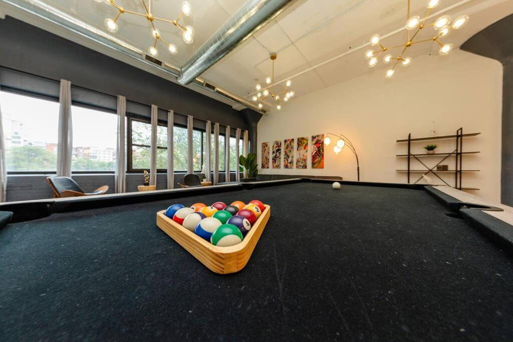 Luxurious 5Br Suite Perfect For Group Of 12 Guests With Pool Table, Optional Parking And Gym Access Near Mccormick Place And Soldier Field *