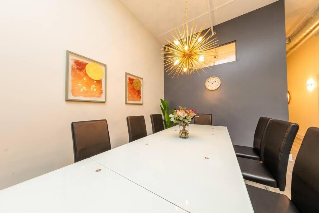 Luxurious 5Br Suite Perfect For Group Of 12 Guests With Pool Table, Optional Parking And Gym Access Near Mccormick Place And Soldier Field Chicago