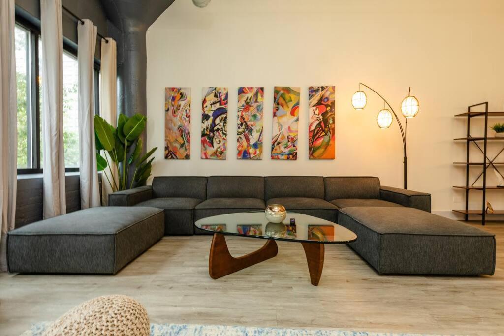 Luxurious 5Br Suite Perfect For Group Of 12 Guests With Pool Table, Optional Parking And Gym Access Near Mccormick Place And Soldier Field Apartment
