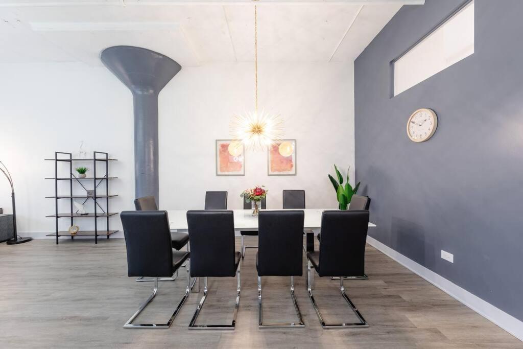 Apartment Luxurious 5Br Suite Perfect For Group Of 12 Guests With Pool Table, Optional Parking And Gym Access Near Mccormick Place And Soldier Field *