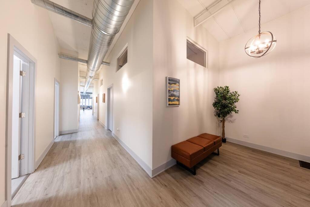 Apartment Luxurious 5Br Suite Perfect For Group Of 12 Guests With Pool Table, Optional Parking And Gym Access Near Mccormick Place And Soldier Field Chicago