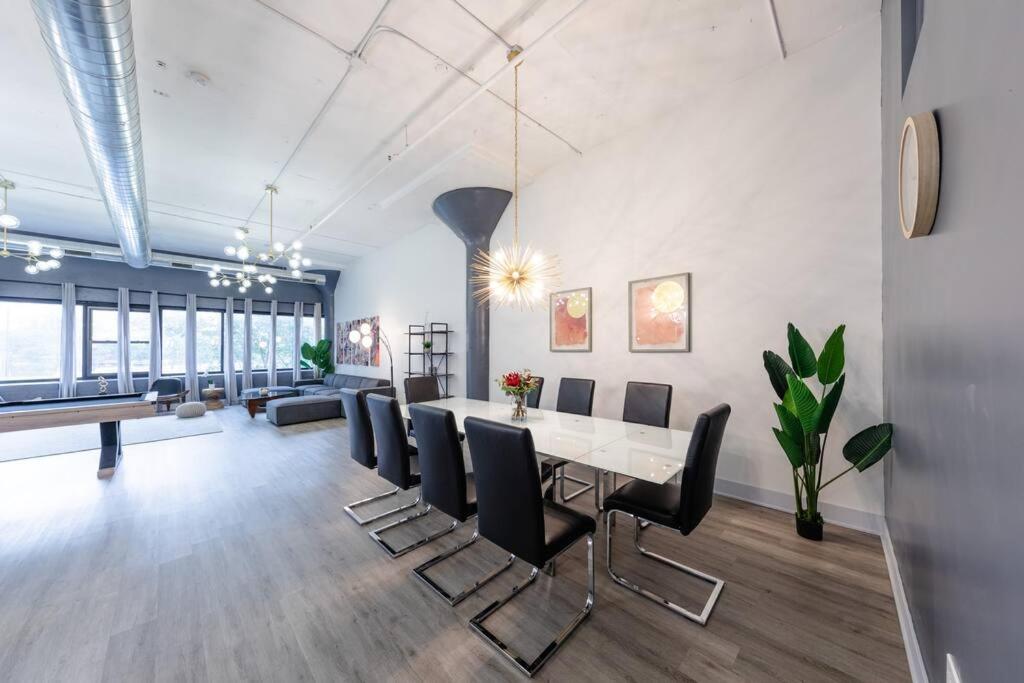 Luxurious 5Br Suite Perfect For Group Of 12 Guests With Pool Table, Optional Parking And Gym Access Near Mccormick Place And Soldier Field *