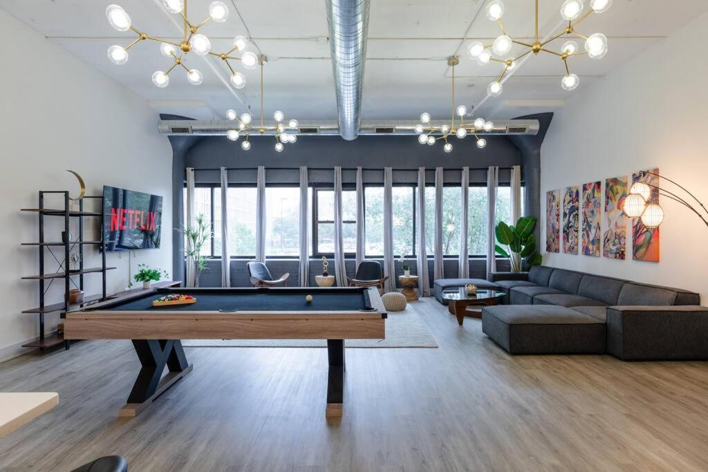 Luxurious 5Br Suite Perfect For Group Of 12 Guests With Pool Table, Optional Parking And Gym Access Near Mccormick Place And Soldier Field *